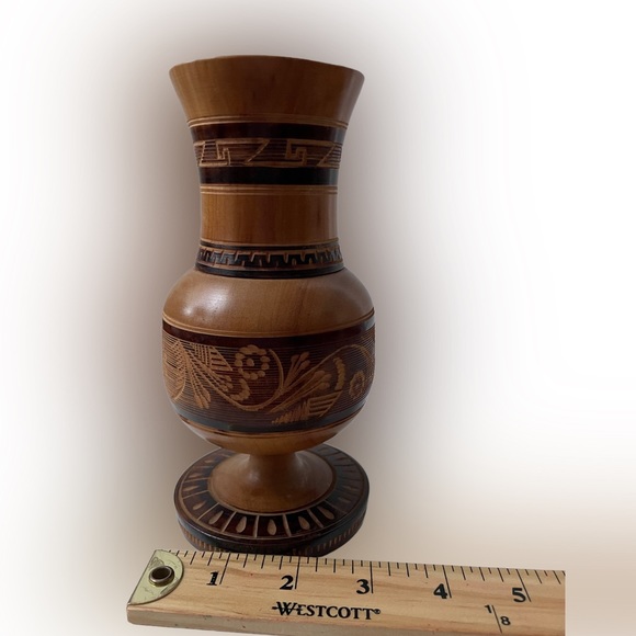 Vintage Hand Carved Wooden Etched Vase Flowers, Leaves and Greek Design. - Picture 3 of 3